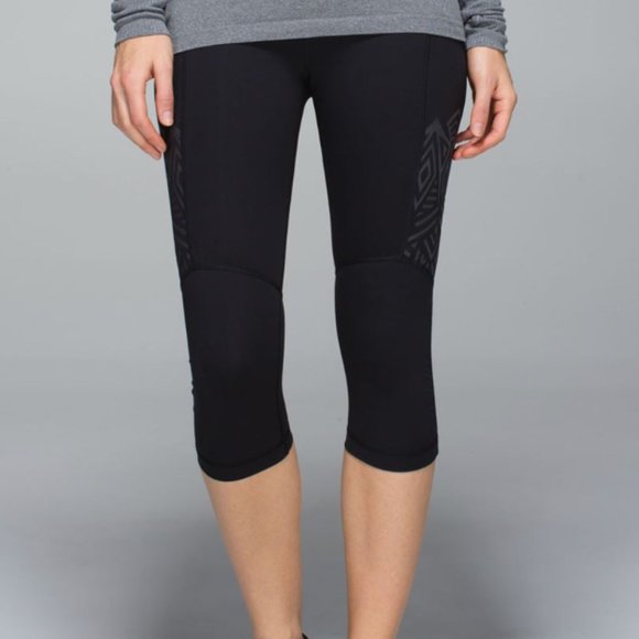 Lululemon Stash It Crop Black 6 - Picture 3 of 16